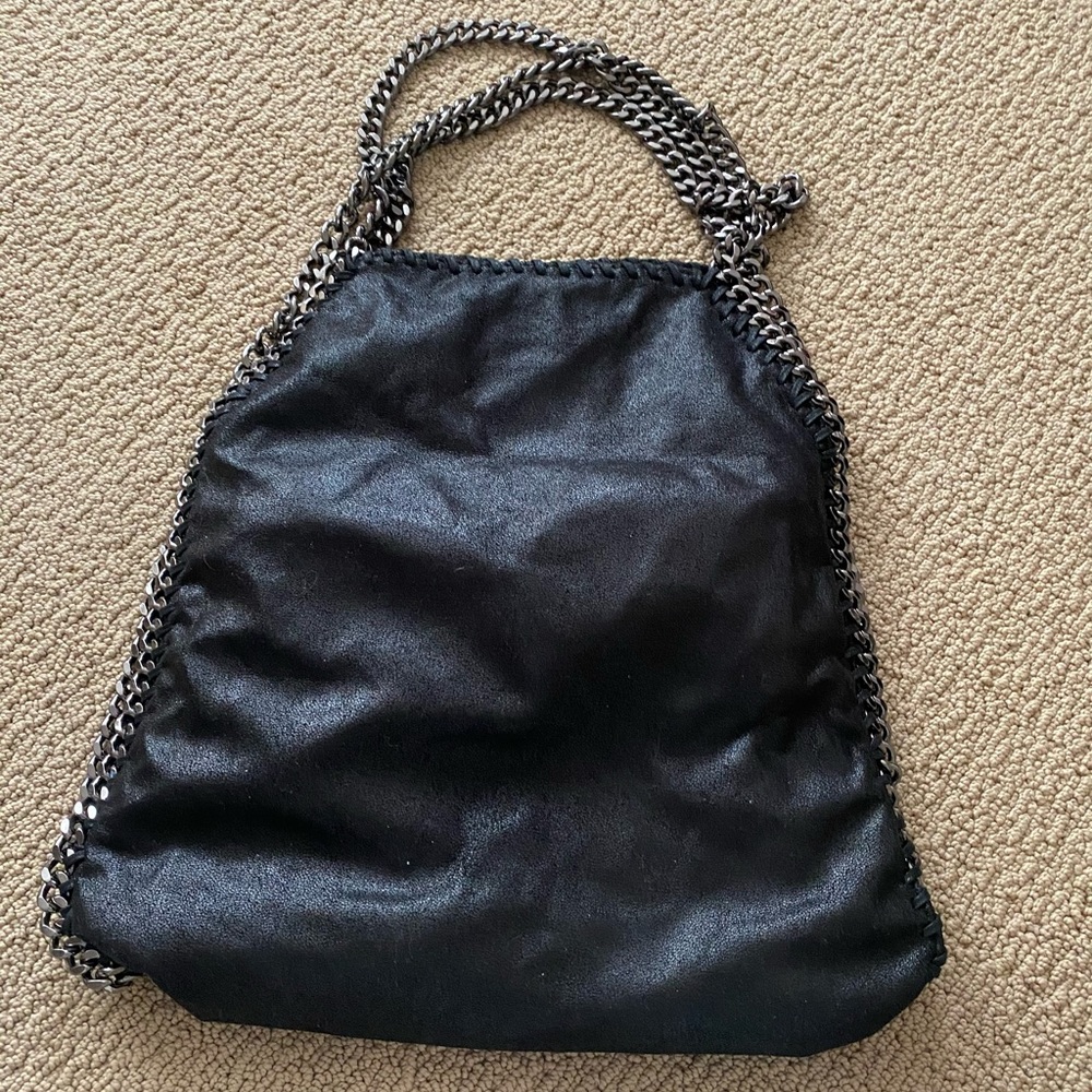 Black Chain bag，no brand.